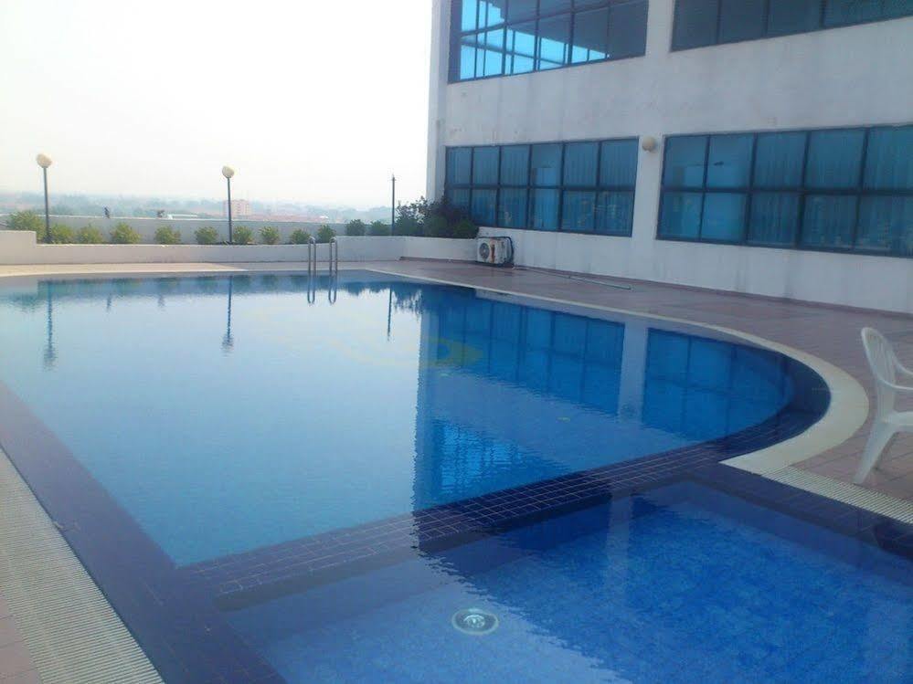 Gocos Hotel Klang Exterior photo